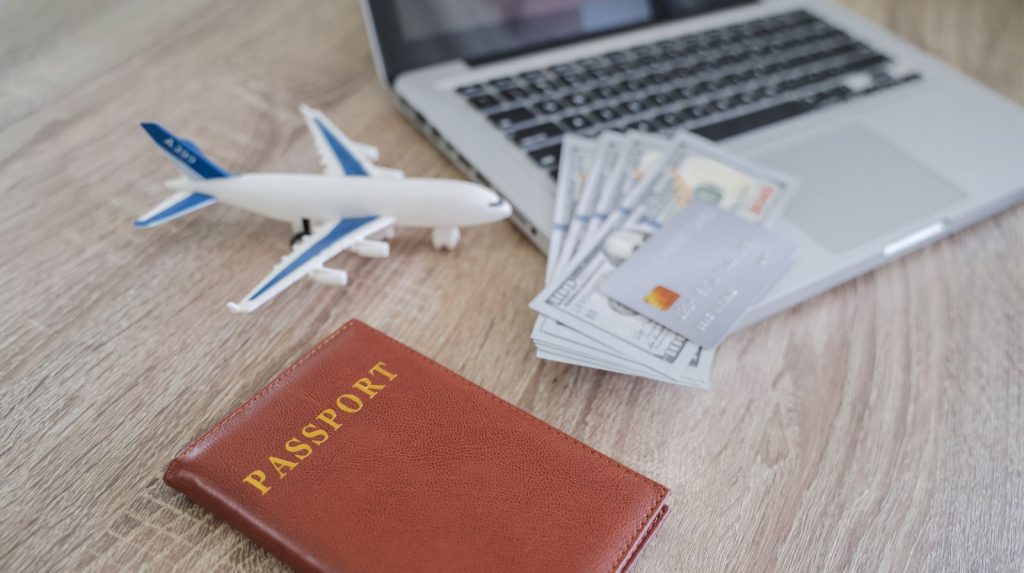 Comment voyager moins cher